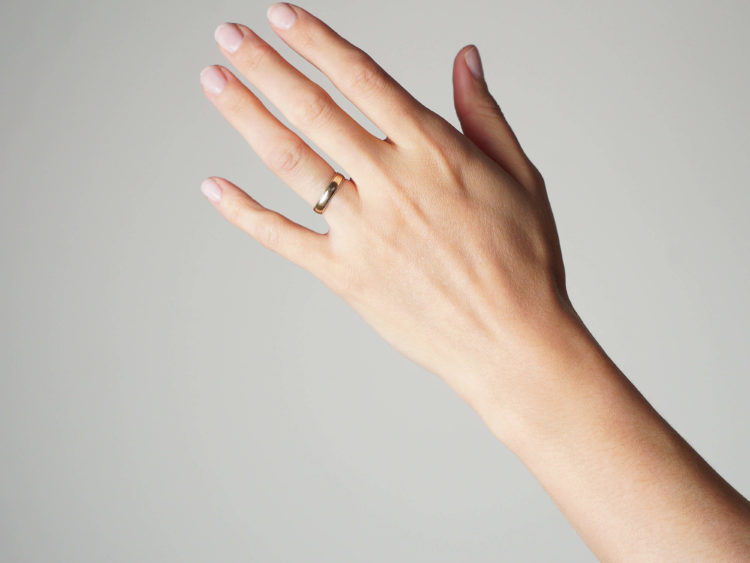 9ct Gold Wedding Ring with Decorated Edge
