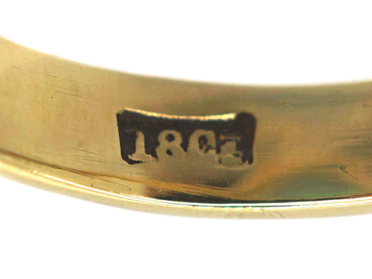 Art Deco 18ct Gold Ring set with an Opal