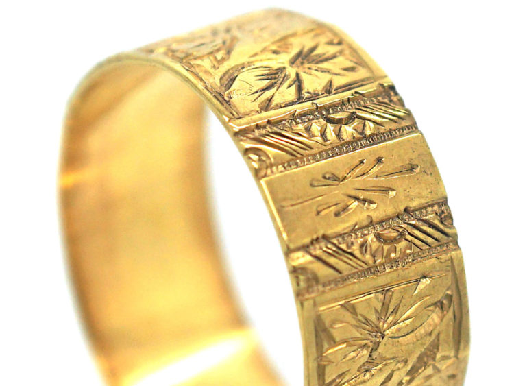 Edwardian Large 9ct Gold Wide Engraved Wedding Ring