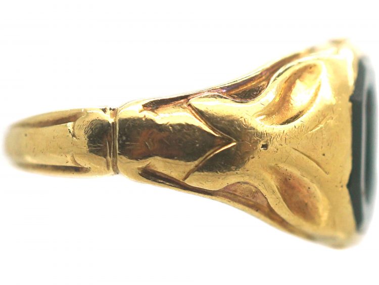 Victorian 18ct Gold Signet Ring set with a Bloodstone with Crest Intaglio