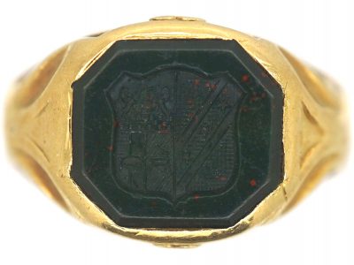 Victorian 18ct Gold Signet Ring set with a Bloodstone with Crest Intaglio