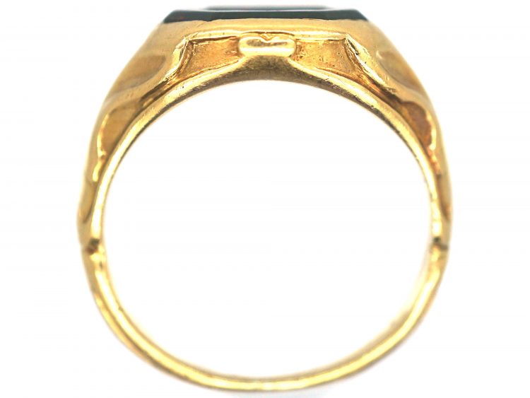 Victorian 18ct Gold Signet Ring set with a Bloodstone with Crest Intaglio