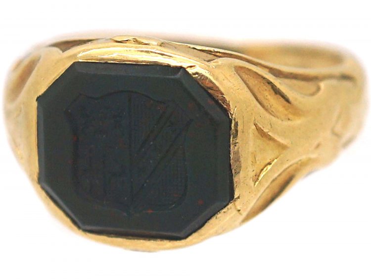Victorian 18ct Gold Signet Ring set with a Bloodstone with Crest Intaglio