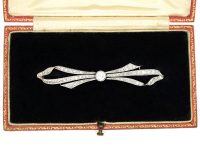 Art Deco 18ct White Gold & Platinum, Diamond Bow Brooch in Original Case