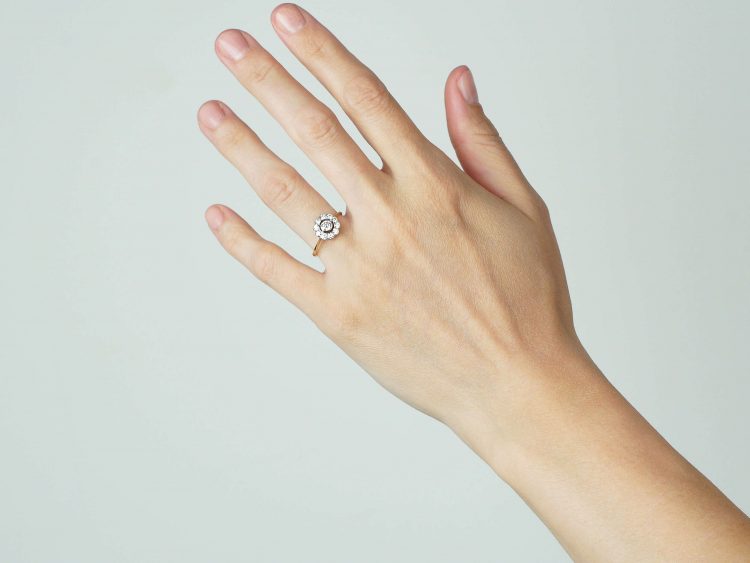 Edwardian 18ct Gold & Platinum, Diamond Daisy Cluster Ring