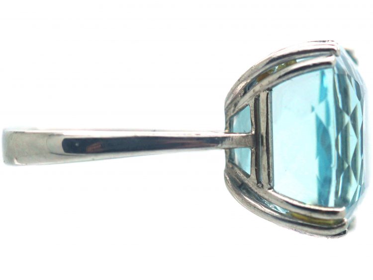 18ct White Gold Large Aquamarine Ring