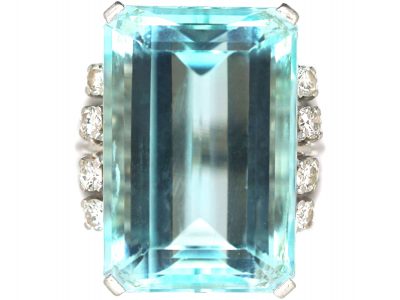18ct White Gold Ring set with a Large Aquamarine & Diamonds