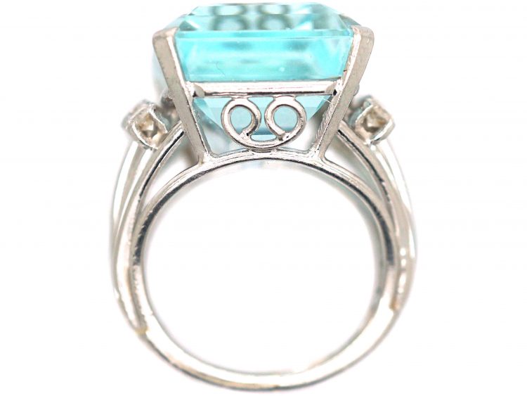 18ct White Gold Ring set with a Large Aquamarine & Diamonds