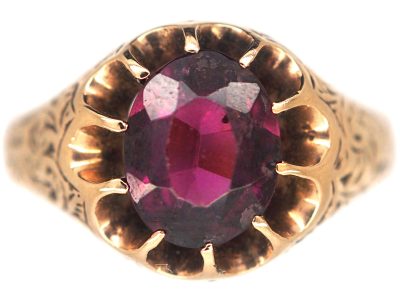 Victorian 9ct Gold Ring set with an Almandine Garnet