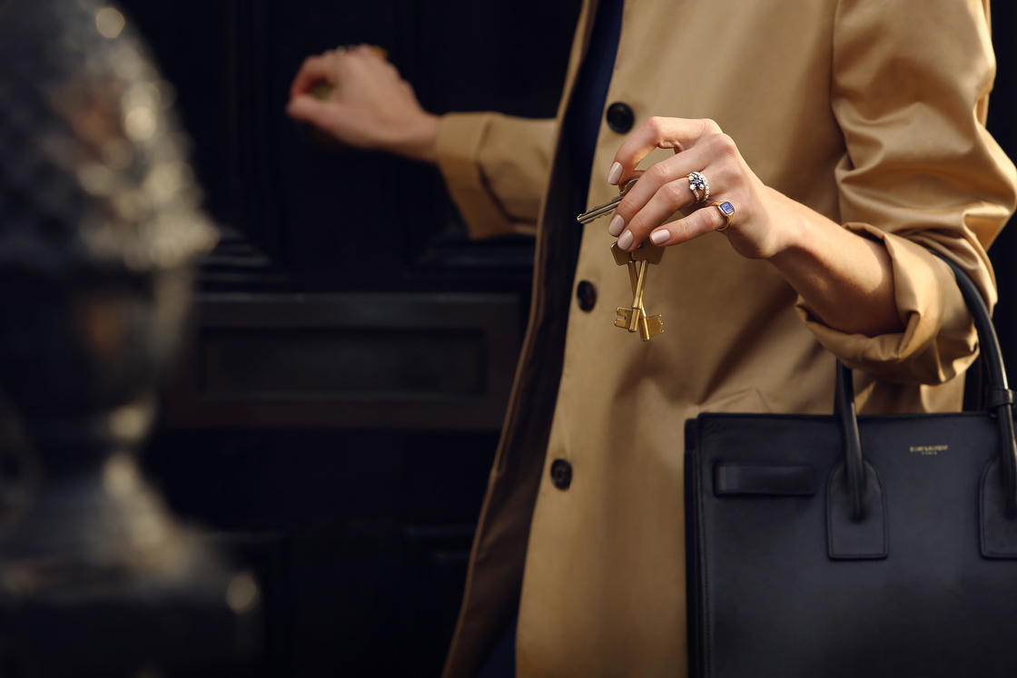 Zara Prassinot wearing antique and vintage jewellery