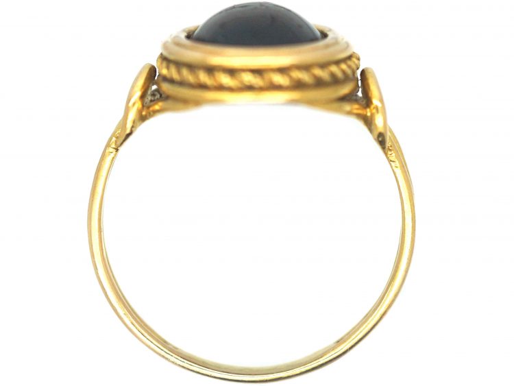 Victorian 18ct Gold Ring set with a Cabochon Garnet