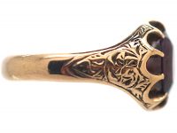 Victorian 9ct Gold Ring set with an Almandine Garnet