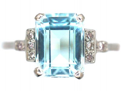 18ct White Gold Rectangular Aquamarine & Diamond Ring