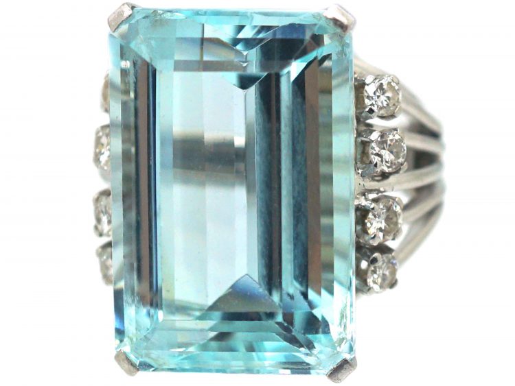 18ct White Gold Ring set with a Large Aquamarine & Diamonds