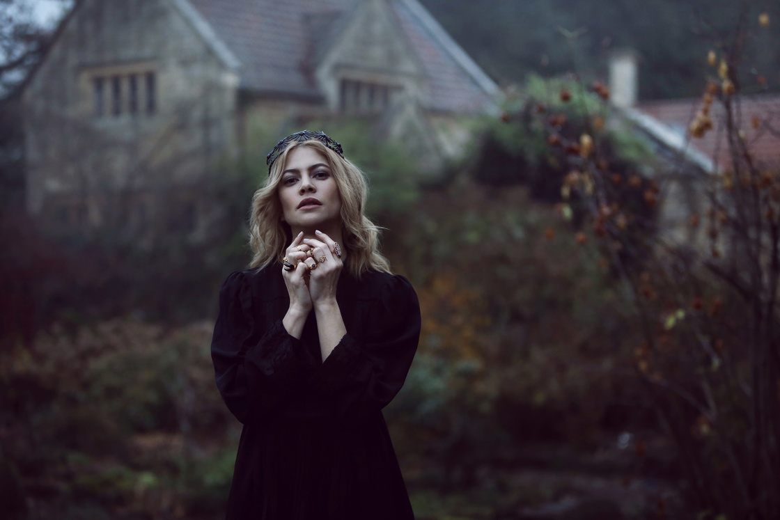 Zara Prassinot wearing antique and vintage jewellery