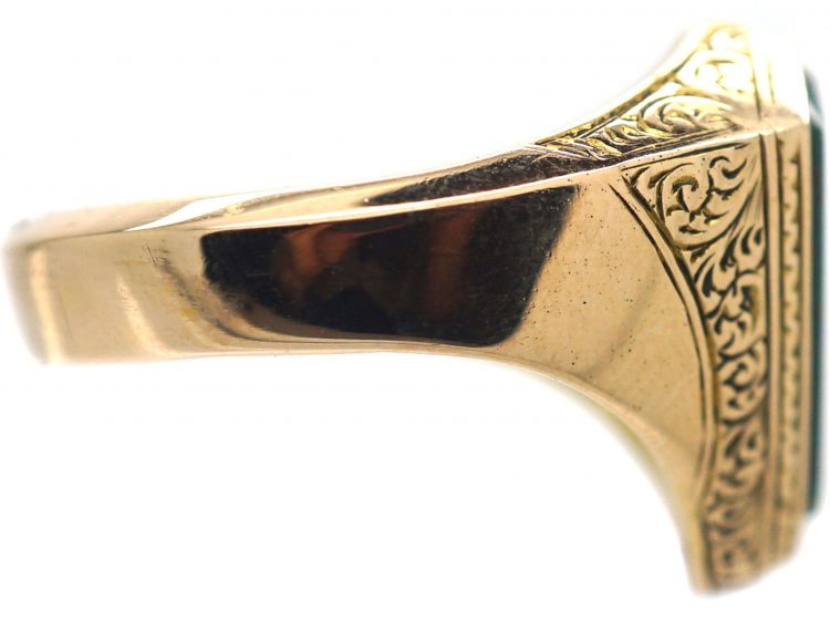 Victorian 15ct Gold Signet Ring with Kite Shaped Bloodstone