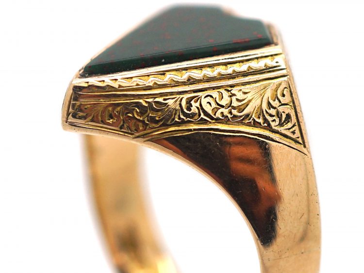 Victorian 15ct Gold Signet Ring with Kite Shaped Bloodstone