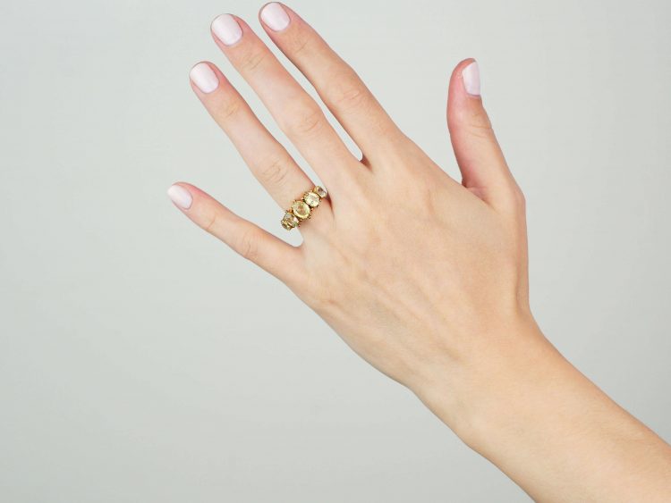 Regency 18ct Gold Ring set with Five Chrysolites