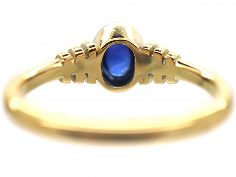 18ct Gold Sapphire Cabochon Single Stone Ring With Vertical Grooved Shoulders