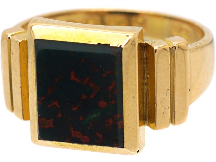 Victorian 18ct Gold Signet Ring set with a Bloodstone