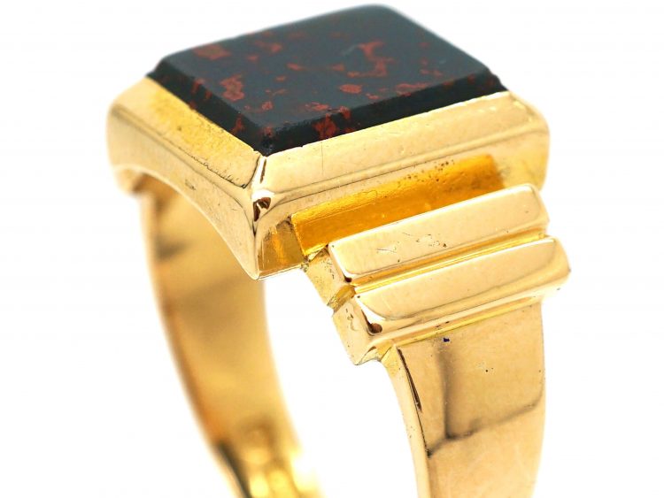 Victorian 18ct Gold Signet Ring set with a Bloodstone