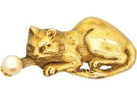 Edwardian 18ct Gold Brooch of a Cat Holding a Natural Pearl