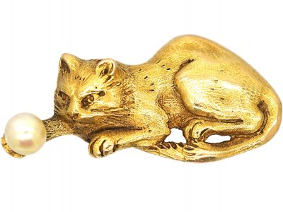 Edwardian 18ct Gold Brooch of a Cat Holding a Natural Pearl