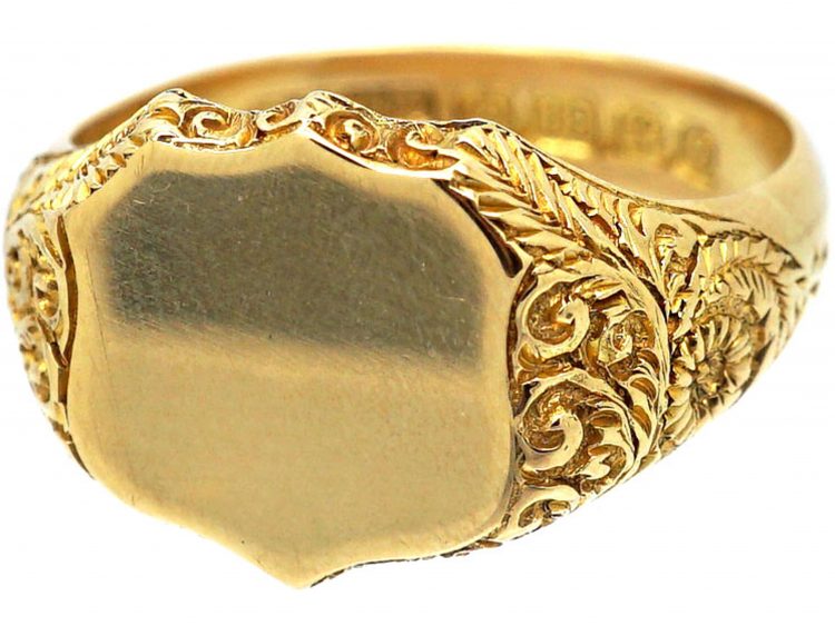 Victorian 18ct Gold Shield Shaped Signet Ring with Engraved Shoulders