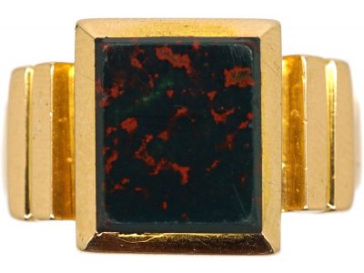 Victorian 18ct Gold Signet Ring set with a Bloodstone