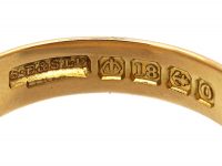 Victorian 18ct Gold Shield Shaped Signet Ring with Engraved Shoulders