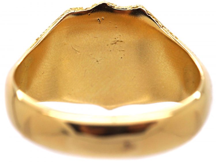 Victorian 18ct Gold Shield Shaped Signet Ring with Engraved Shoulders