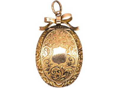 Edwardian 9ct Gold Oval Locket with Engraved Detail