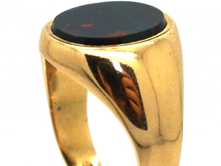 Edwardian 18ct Gold Signet Ring set with a Plain Bloodstone