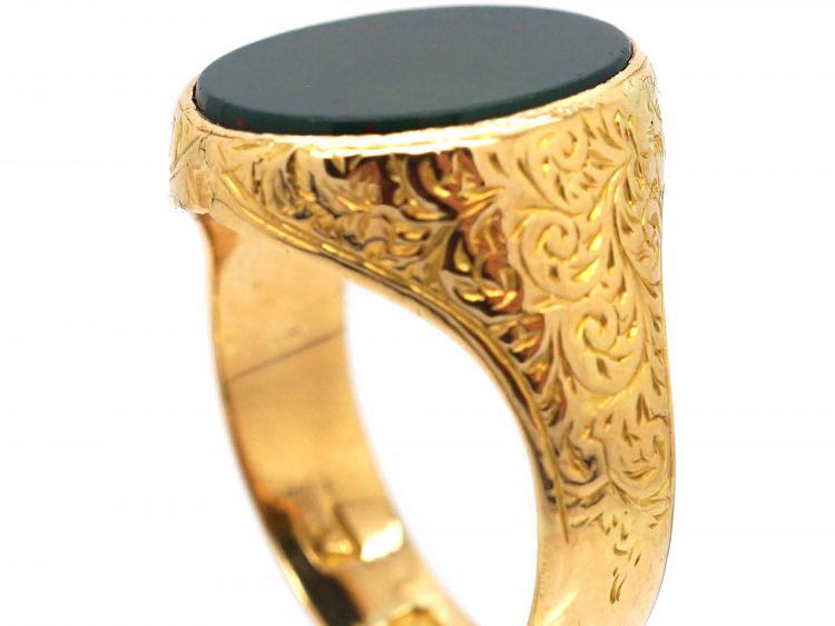 Victorian 18ct Engraved Gold Signet Ring set with a Plain Bloodstone