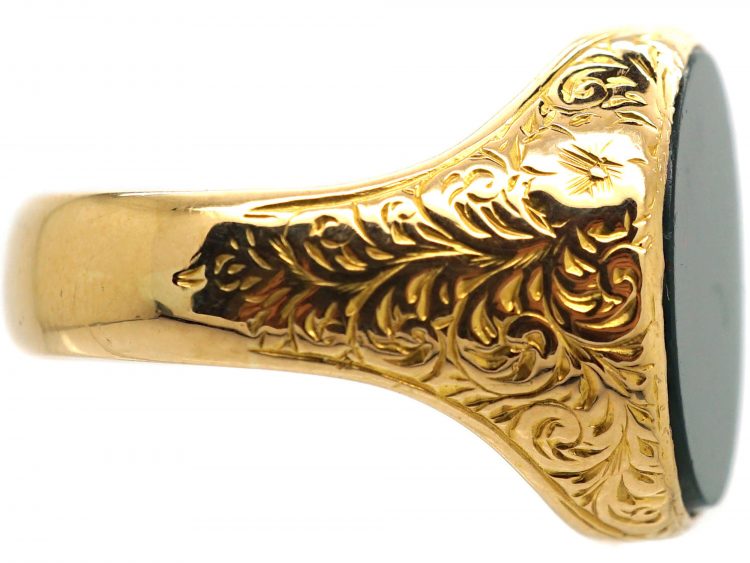 Victorian 18ct Engraved Gold Signet Ring set with a Plain Bloodstone