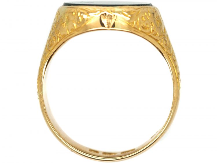 Victorian 18ct Engraved Gold Signet Ring set with a Plain Bloodstone