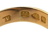 Victorian 18ct Engraved Gold Signet Ring set with a Plain Bloodstone