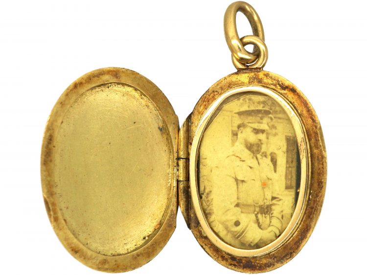Edwardian 15ct Gold, Plain Oval Locket