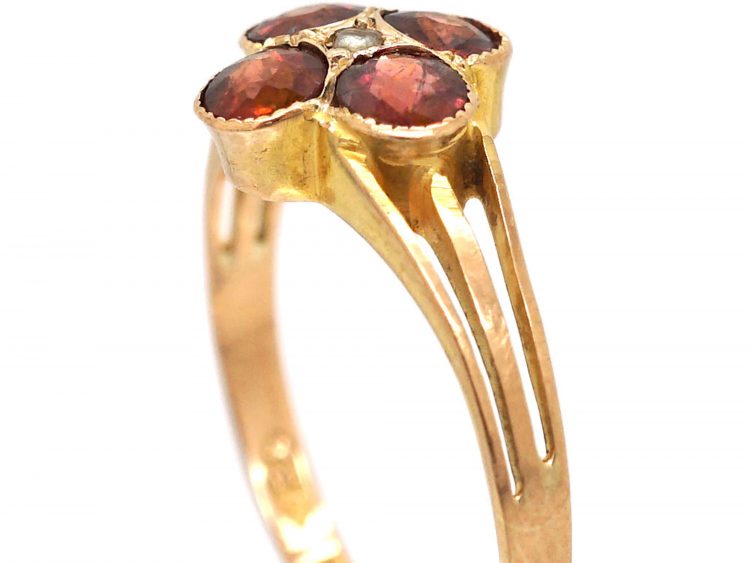Edwardian 9ct Gold Flower Ring set with Four Garnets & a Natural Pearl