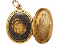 Edwardian 9ct Gold Oval Locket Engraved with Ivy Leaves & Roses