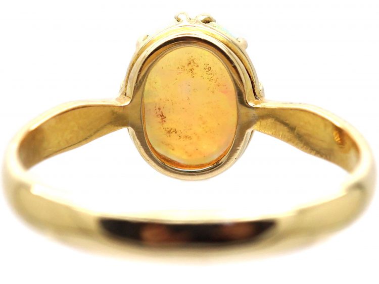 Edwardian 9ct Gold Ring set with an Opal