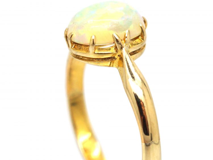Edwardian 9ct Gold Ring set with an Opal