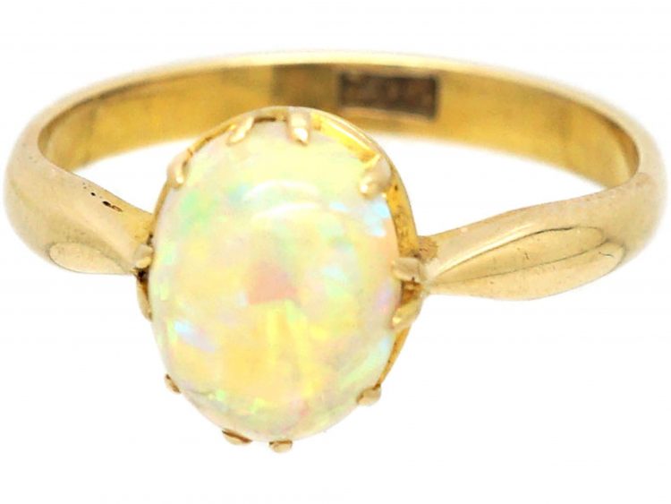 Edwardian 9ct Gold Ring set with an Opal