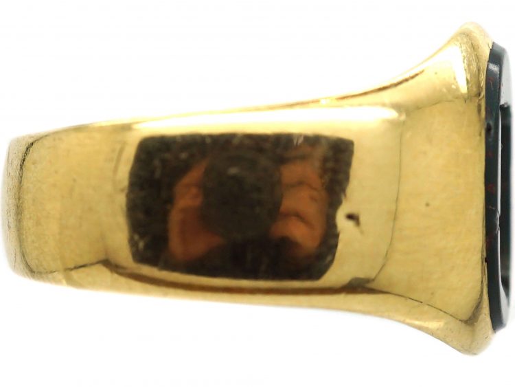 Victorian 18ct Gold Signet Ring set with a Bloodstone with Crest Intaglio