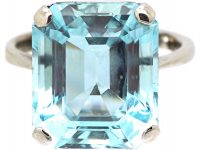 18ct White Gold Ring set with a Large Aquamarine