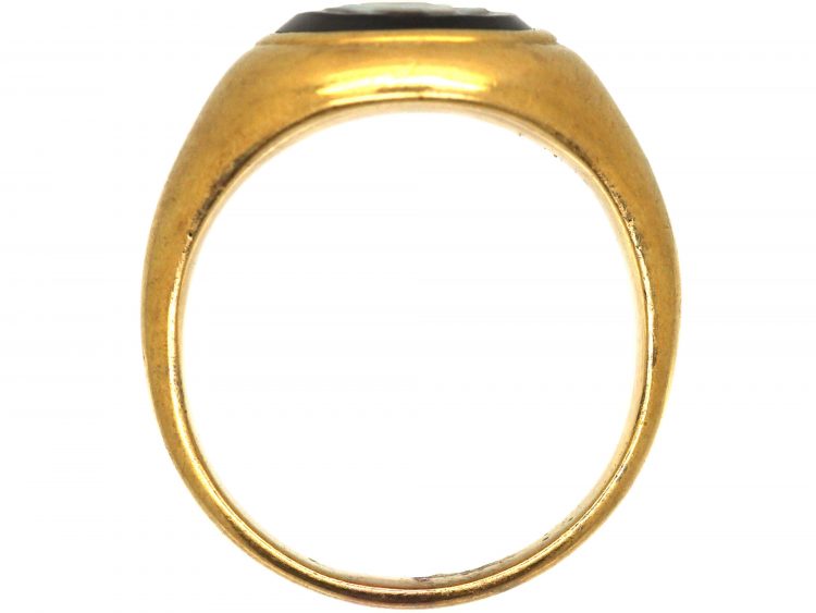 Victorian 18ct Gold Ring with Sardonyx Cameo of Dancing Girl