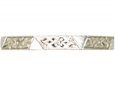 Art Deco Platinum Wedding Ring with Engraved Detail