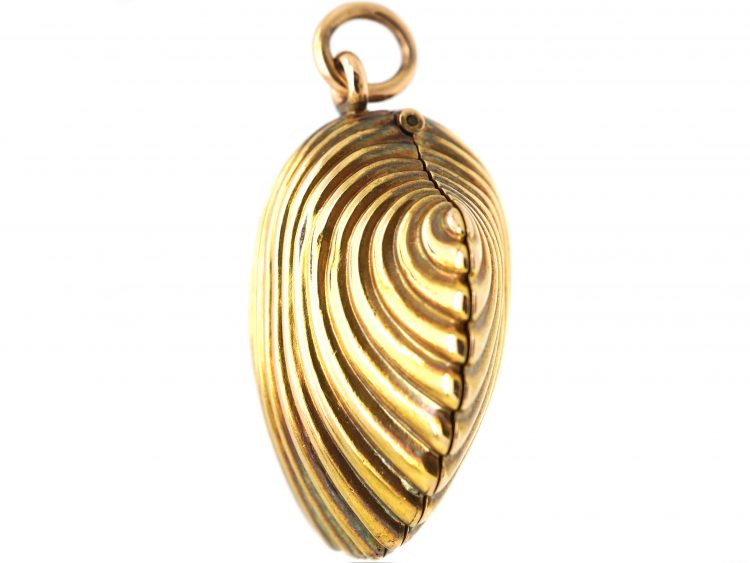 Victorian 15ct Gold Scallop Shell Locket