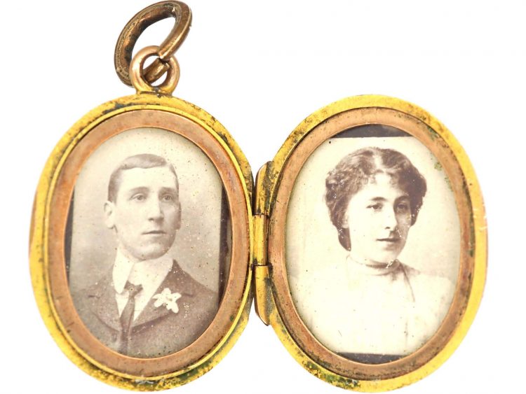 Victorian 9ct Back & Front Oval Locket with Engraved Detail