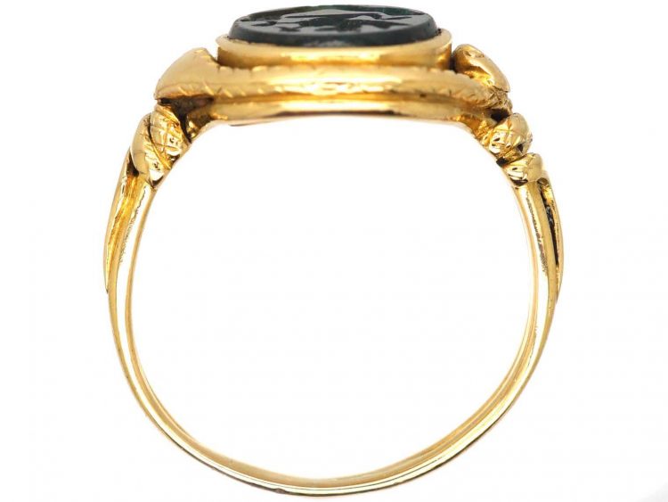 Victorian 18ct Gold Signet Ring set with a Bloodstone with Griffin Crest Intaglio